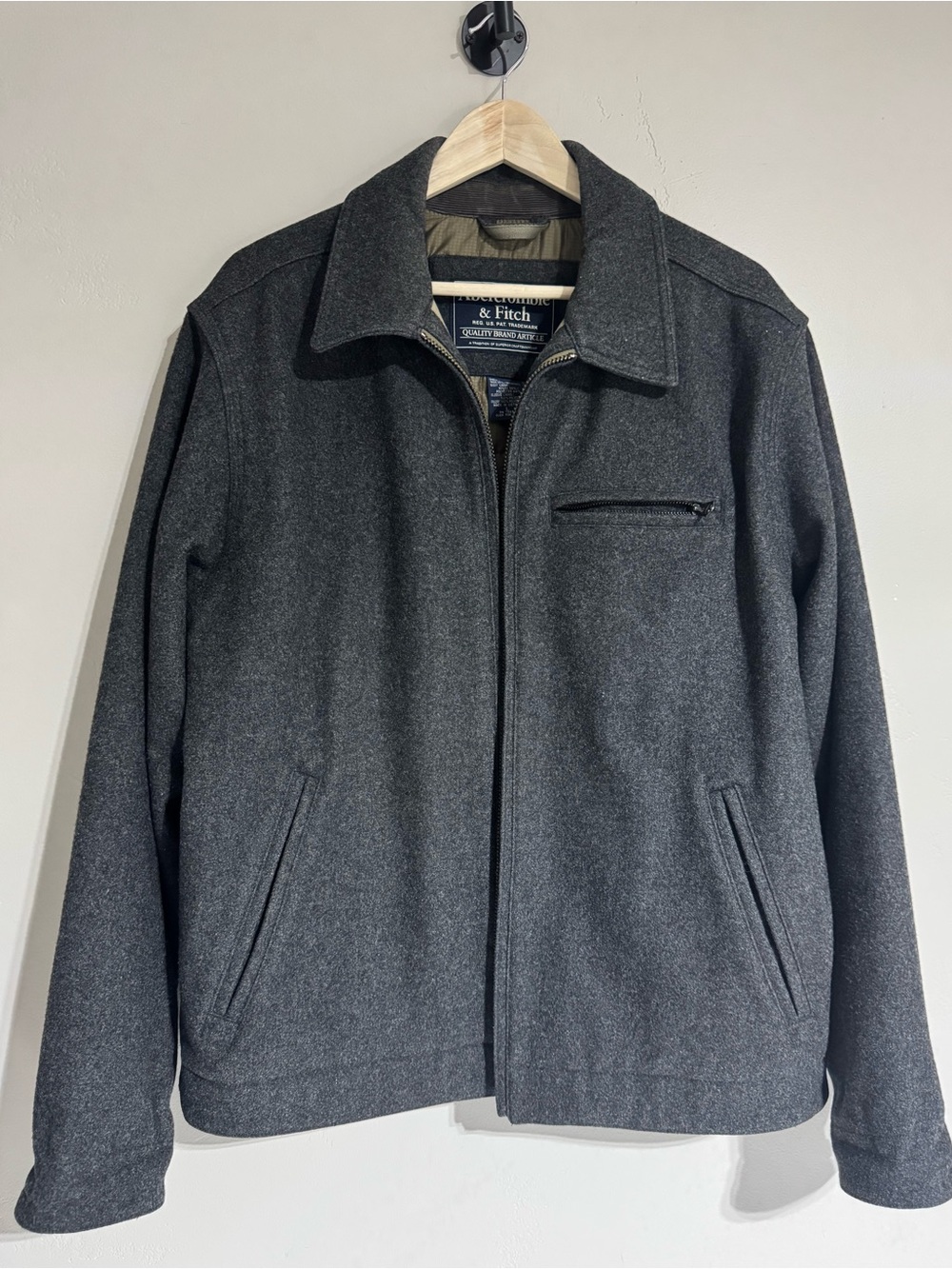 Abercrombie and Fitch men’s wool jacket size large quilted lining inside zipper